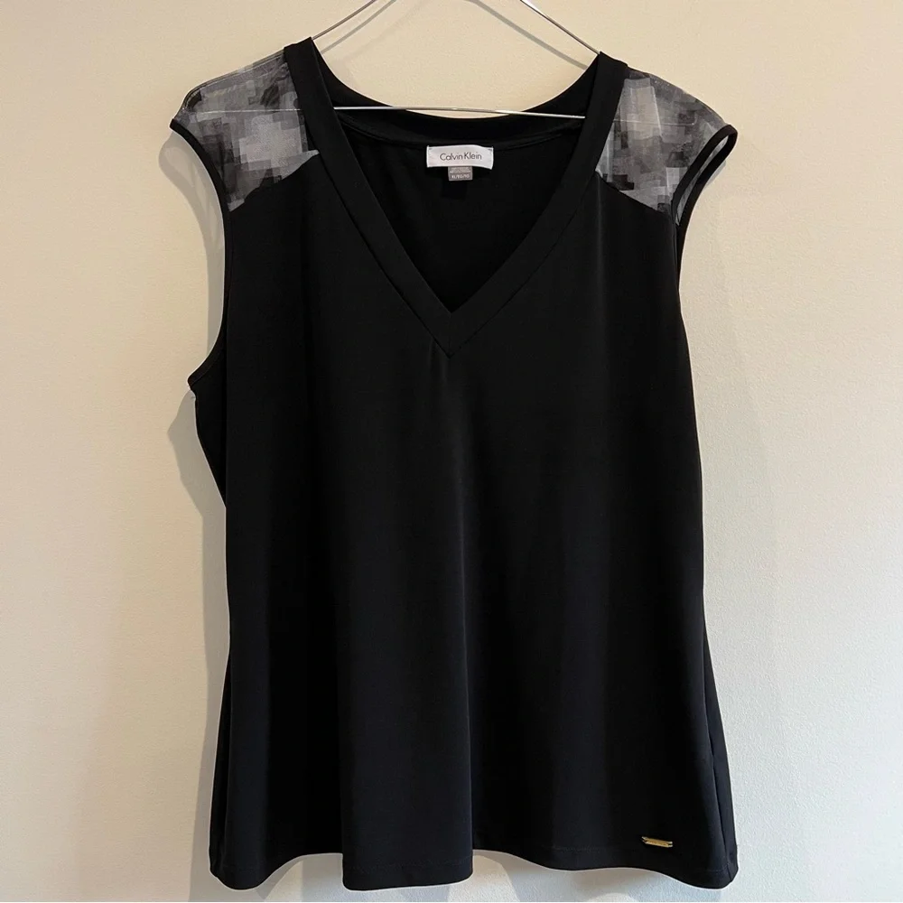 Calvin Klein‎ top